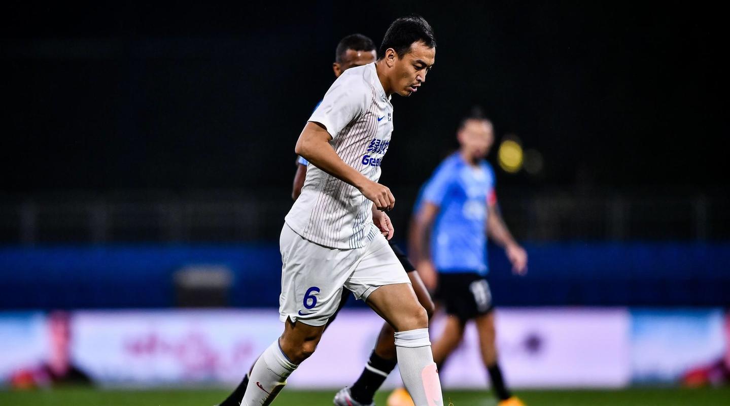 Len Chân Tường